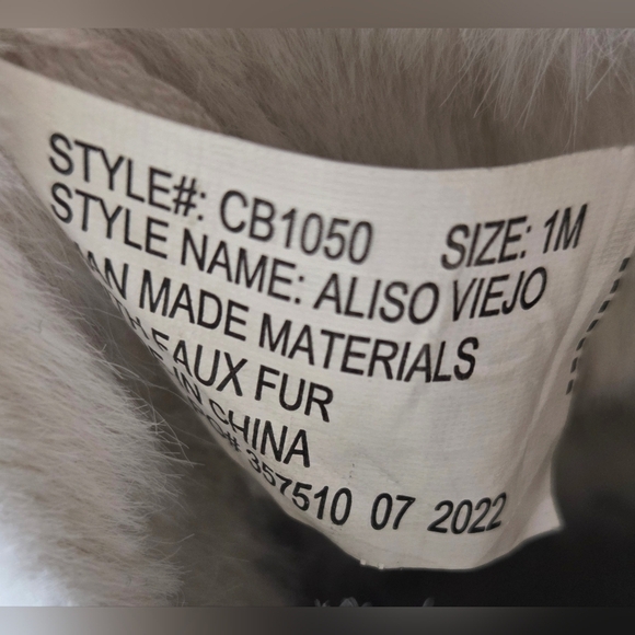 JUICY COUTURE COZY FAUX FUR COZY RHINESTONE BOOTS. - Picture 8 of 8